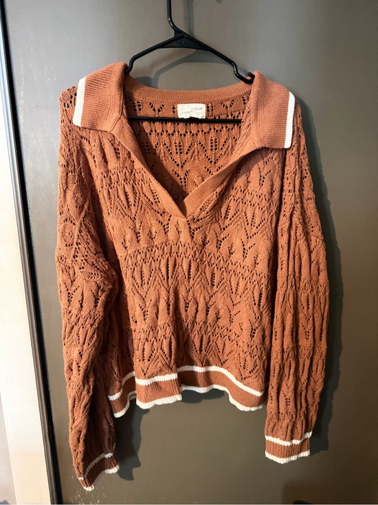 Universal Thread Sweaters - Universal Thread Rust V-Neck Open-Knit Sweater with White Trim